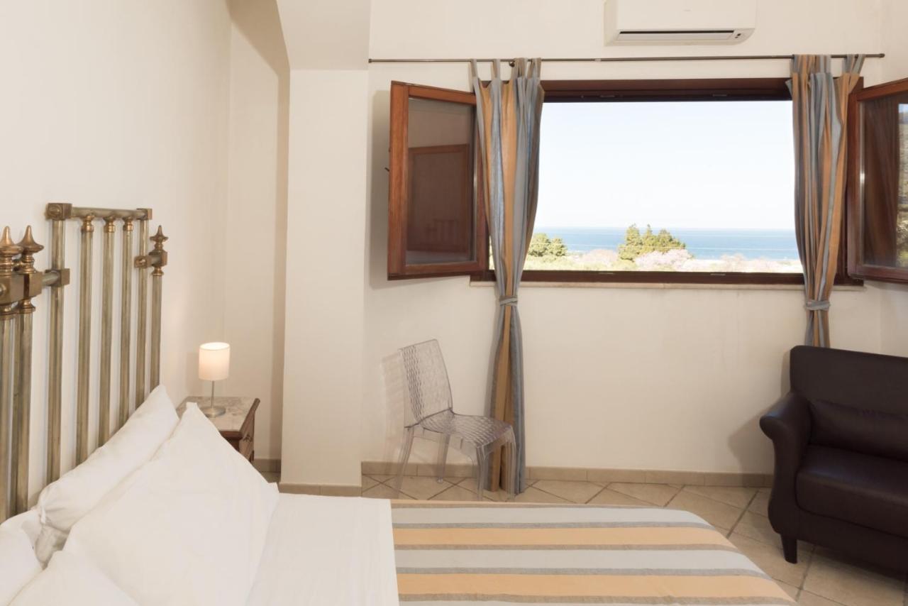 Bed and breakfast Casale Belvedere Vista Mare 3*