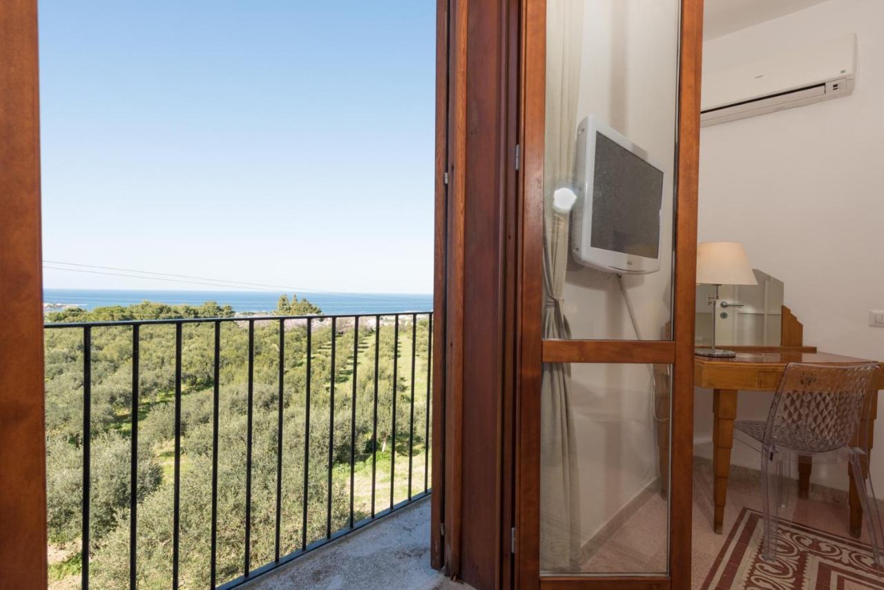 Casale Belvedere Vista Mare 3*